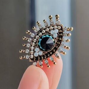 Elegant Gold and Black Eye-Shaped Brooch